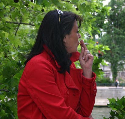 woman_red_paris_cigarette.jpg